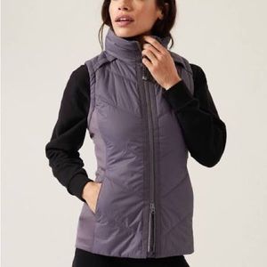 Athleta Rock Ridge PrimaLoft Vest Size Medium Petite Color Dusk Violet